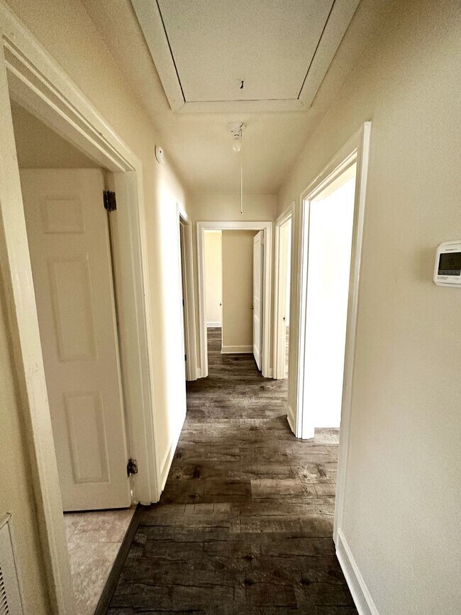 Building Photo - 2 Bedroom Home For Rent Near The Montgomery County Library!