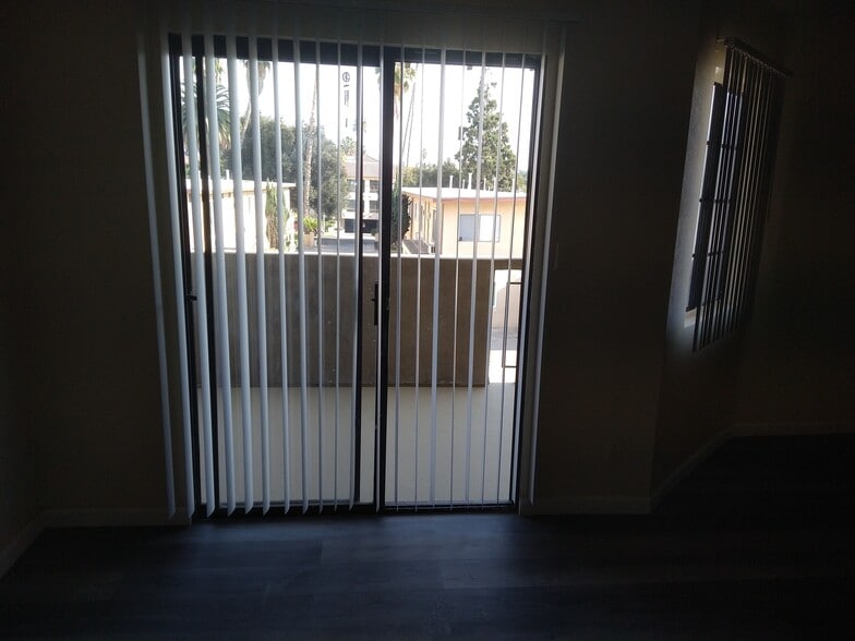 Building Photo - 430 N Chester Ave