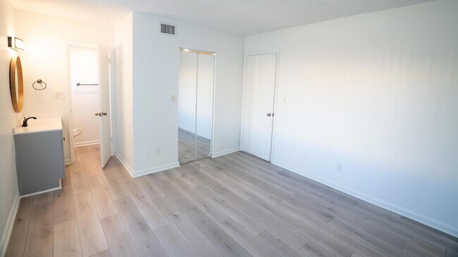 Building Photo - 136 NW 60th Ave