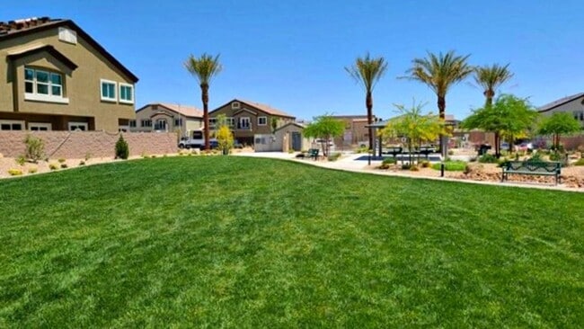 Building Photo - UPGRADED 2 BEDROOM TOWNHOME IN GATED COMMU...