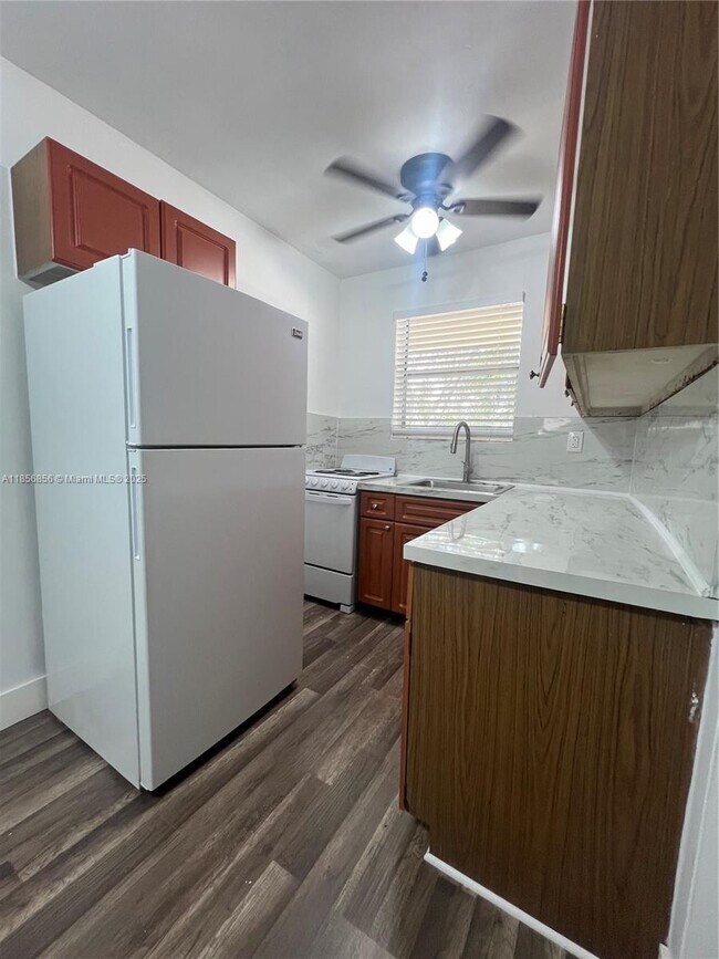 Primary Photo - 7130 W 11th Ct