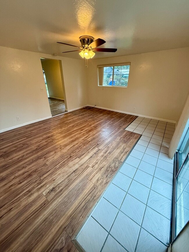 Building Photo - 10886 Pine Hill Dr