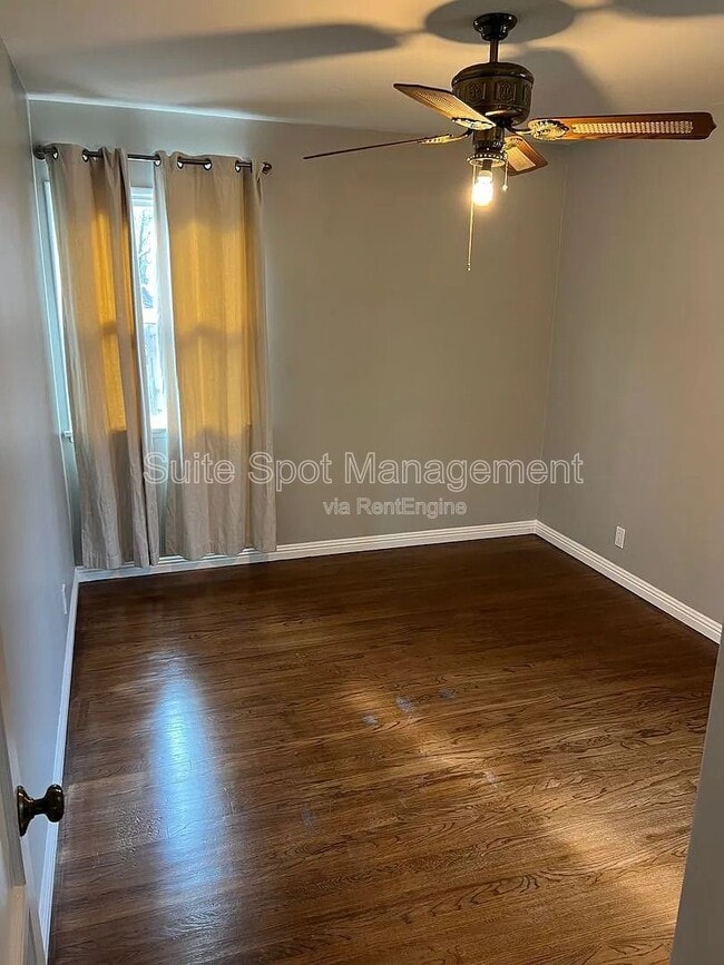 Building Photo - 456 N Batavia St
