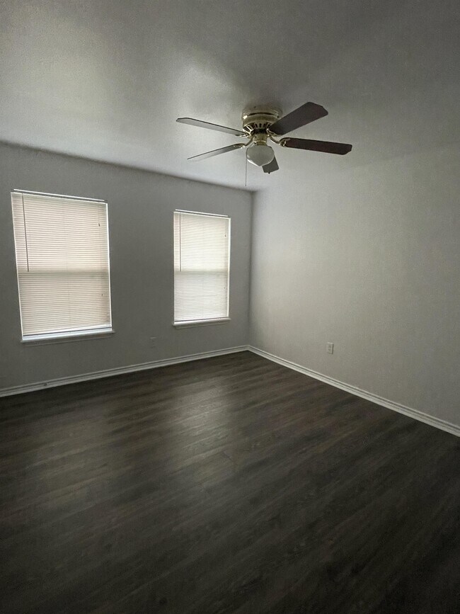 Building Photo - 4606 Nesbitt Dr