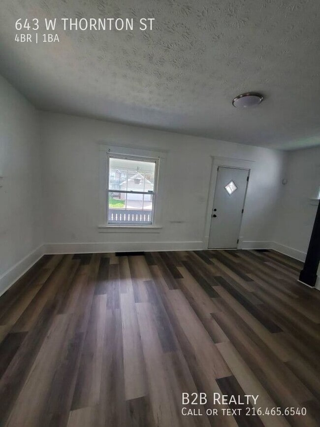 Building Photo - 643 W Thornton St