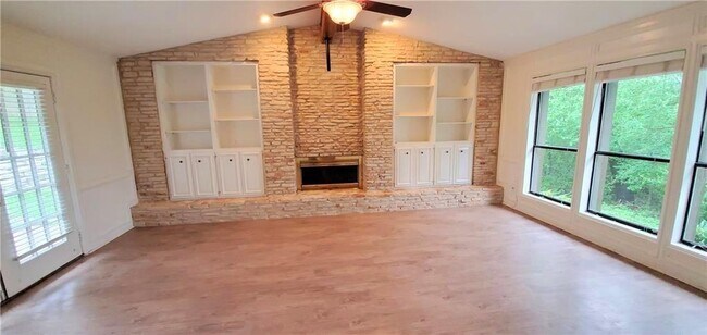 Building Photo - 1403 Canoe Brook Dr