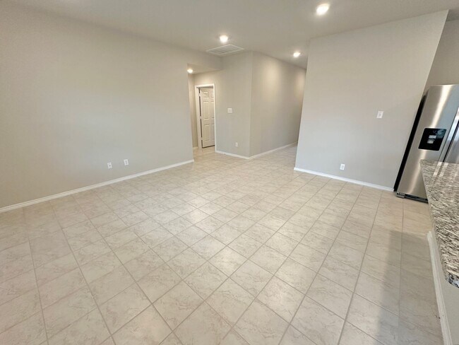 Building Photo - AVAILABLE NOW!