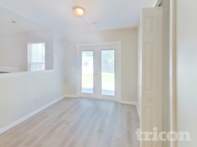 Building Photo - 633 Thornbird Cir