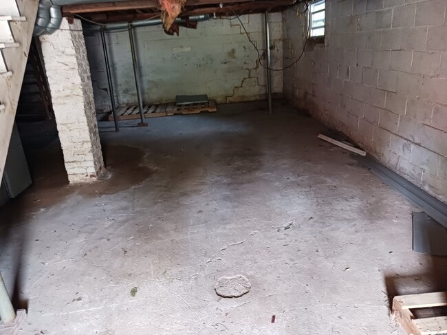 Building Photo - 302 Colegate Dr