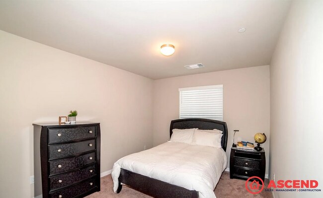 Building Photo - Modern 3 Bed / 2 Bath Home in Bakersfield – Garage + Full Appliance Package