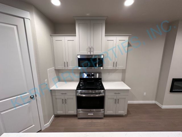 Building Photo - FREE RENT! Spacious 3-Bed Townhouse with 2.5 Baths in Charming Happy Valley!