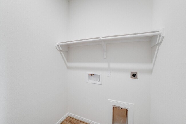 Building Photo - 9307 Central Pl