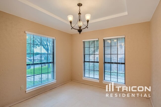 Building Photo - 5003 Willow Park Dr