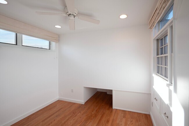 Building Photo - 101 W 81st St