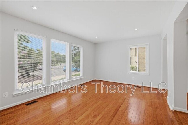 Building Photo - 2988 Borge St