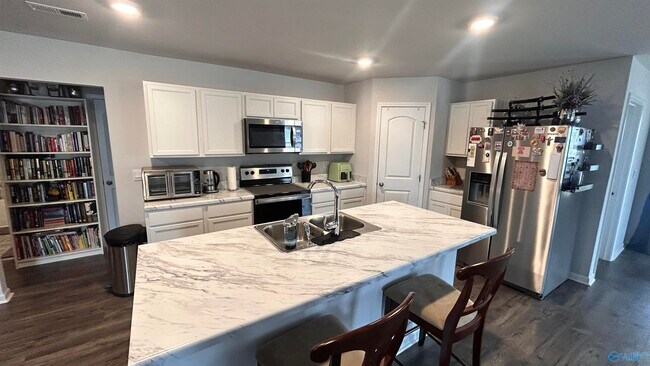 Building Photo - 174 Meadow Ridge Dr