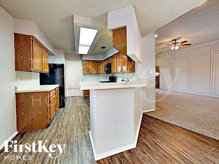 Building Photo - 936 Bluffview Dr