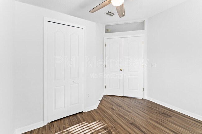 Building Photo - 5873 Fishhawk Ridge Dr