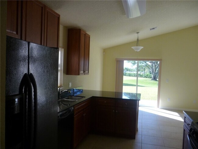 Building Photo - 515 Calamondin Way SW