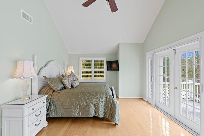 Building Photo - 1801 SE Hillmoor Dr