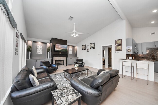 Building Photo - 9715 Riddlewood Ln