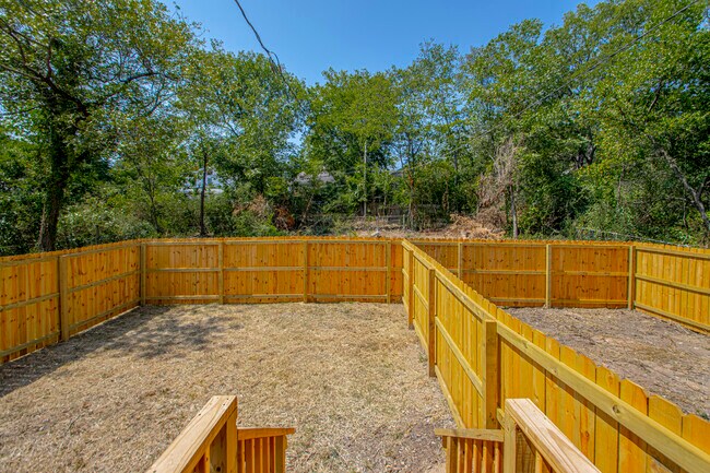 Building Photo - 214 S Park St