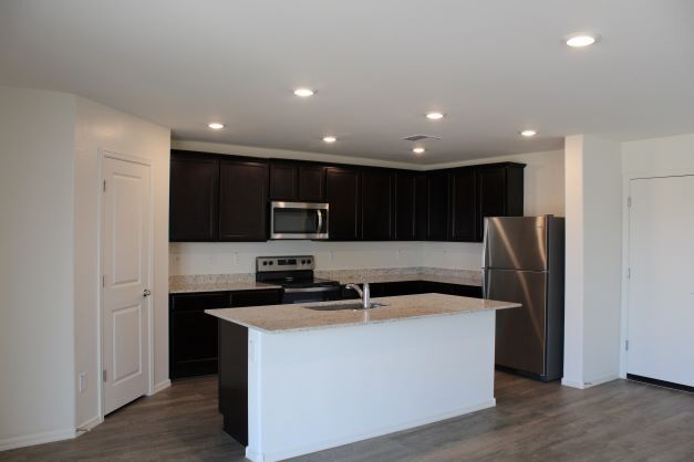 Building Photo - "Spacious 4-Bedroom with 2.5 Baths availab...