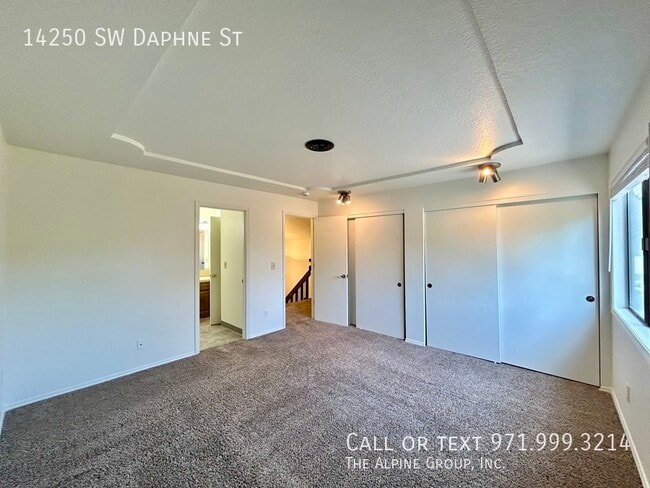 Building Photo - 14250 SW Daphne St