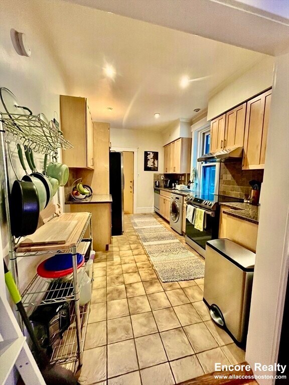 Building Photo - 66 Marshal St