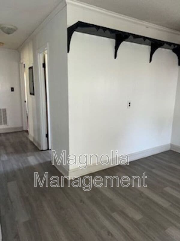Building Photo - 471 Shepard Rd