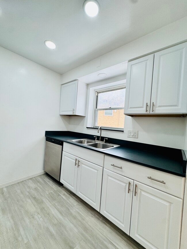 Kitchen - 6101 Dryden Ave