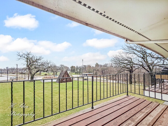 Building Photo - 5 Arrowhead Dr