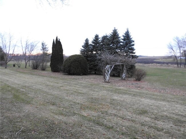 Building Photo - 724 6th St N