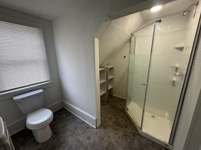 Building Photo - Upper level 3-Bed Duplex with Hardwood Elegance & 2 Baths in North Minneapolis!