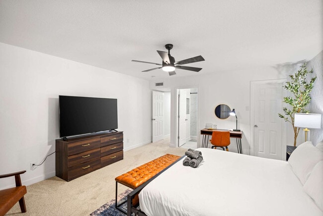 Building Photo - 3410 Country Club Dr