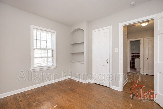 Building Photo - 3575 Grosvenor Rd