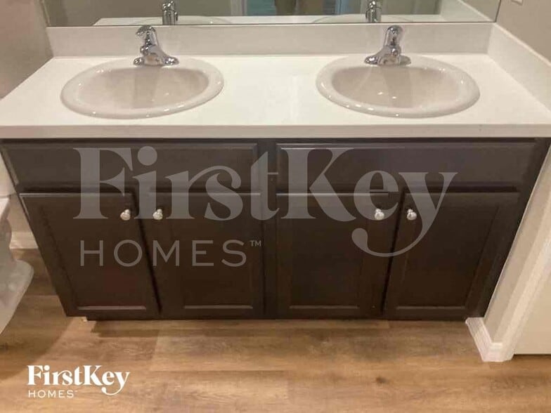 Building Photo - 1235 Desmond St