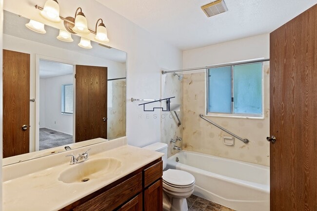 Building Photo - Roy Utah Twin Home for Lease!