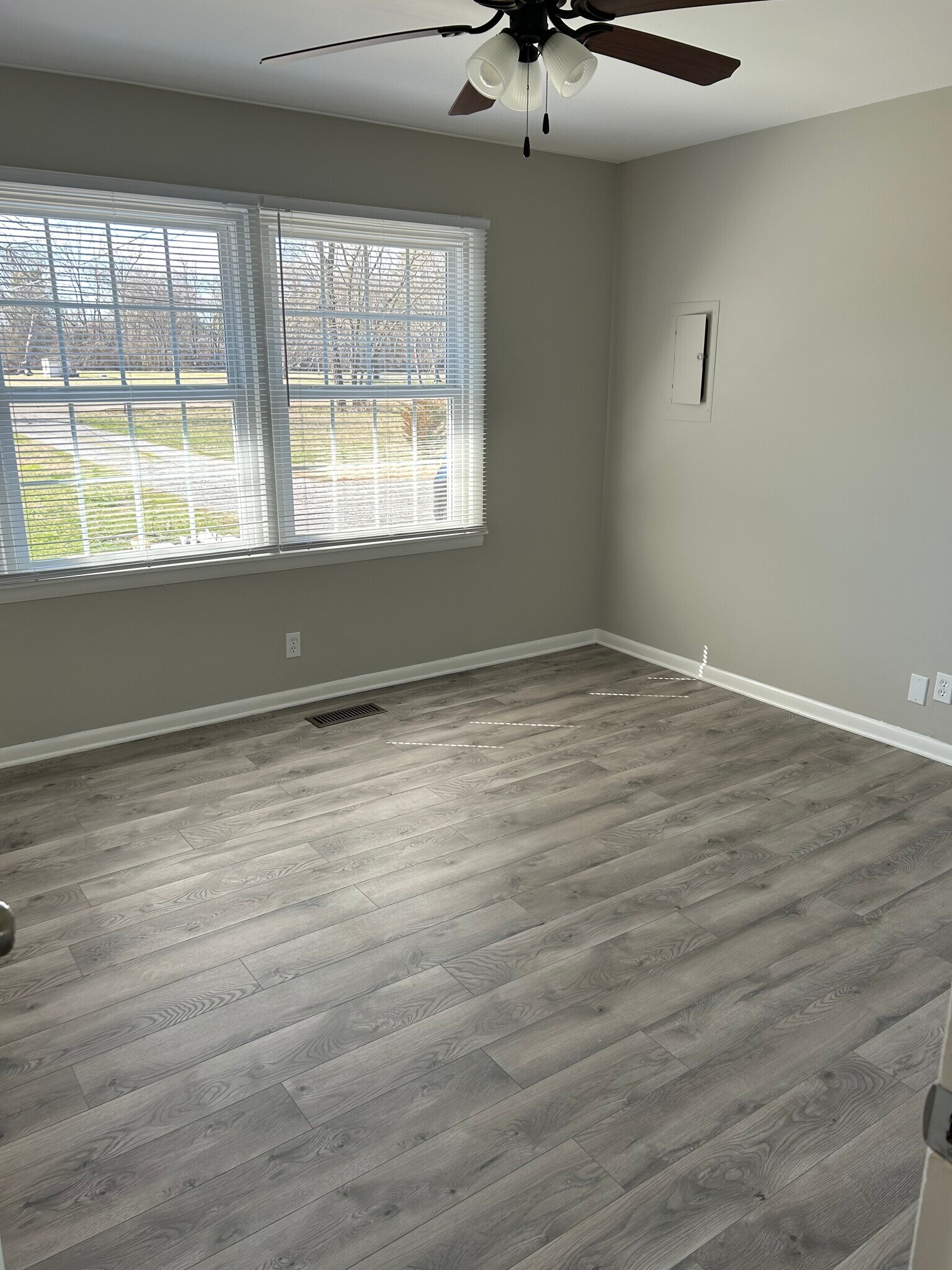 front bedroon - 810 Lillard Rd