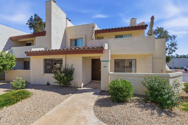 Building Photo - 2020 W Union Hills Dr