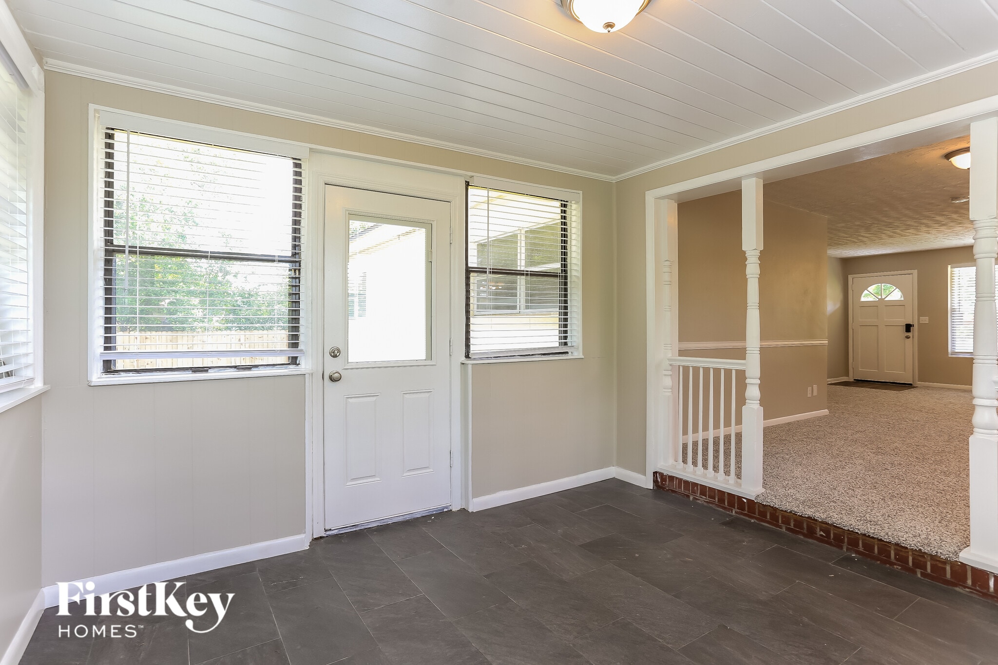 Building Photo - 2517 Columbine Dr N