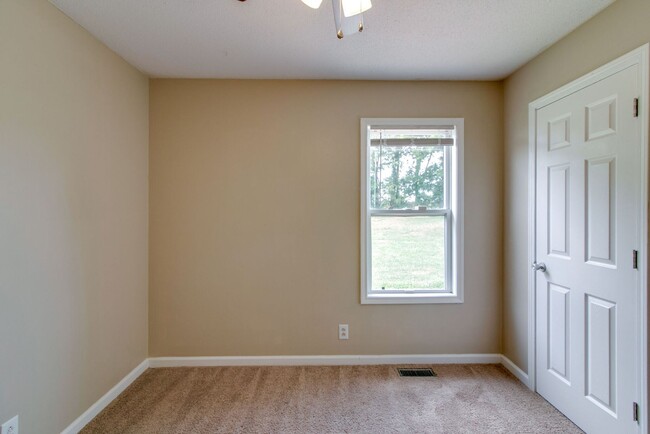 Building Photo - 1002 Poppy Seed Dr