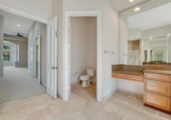 Building Photo - 10513 Versailles Blvd