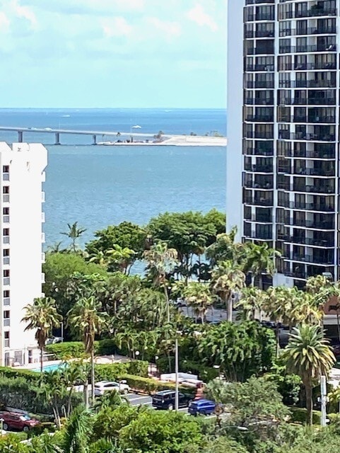 Building Photo - 170 SE 14th St