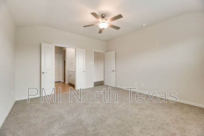Building Photo - 3904 High Valley Dr