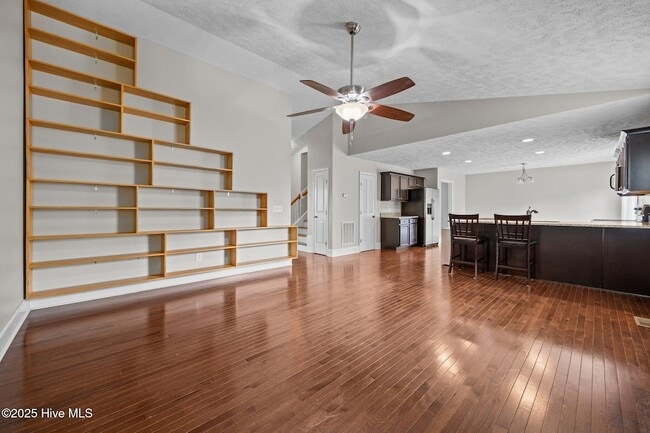 Building Photo - 123 Lightwater Dr