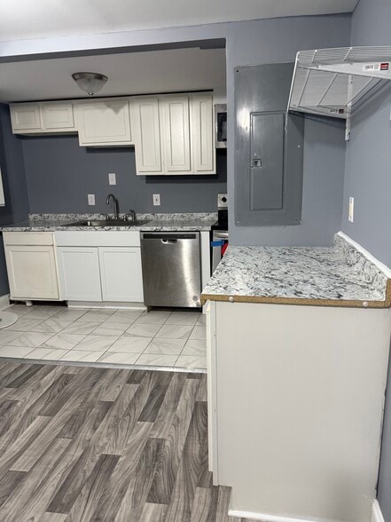 Building Photo - 2536 Loyola Southway
