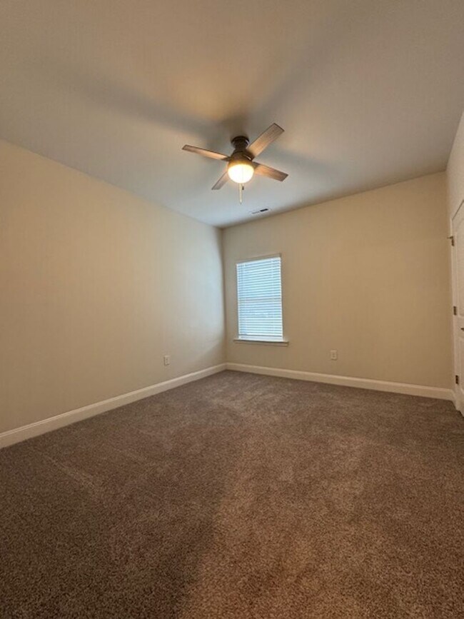 Building Photo - 208 S Merganser Dr