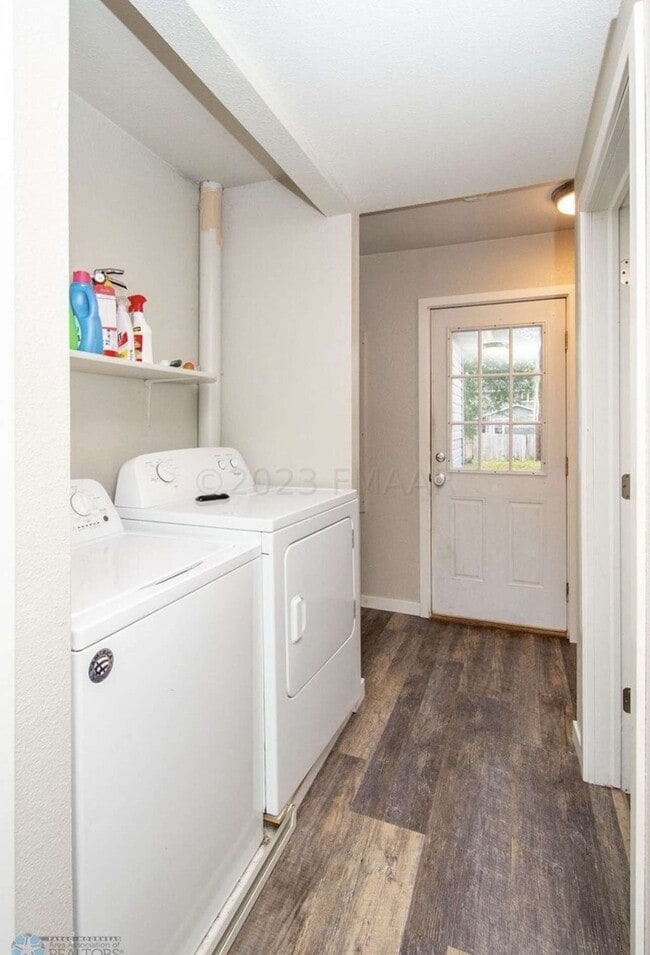 Building Photo - 1641 Broadway N