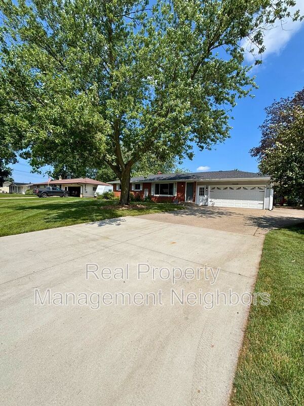 Building Photo - 10335 Holiday Dr